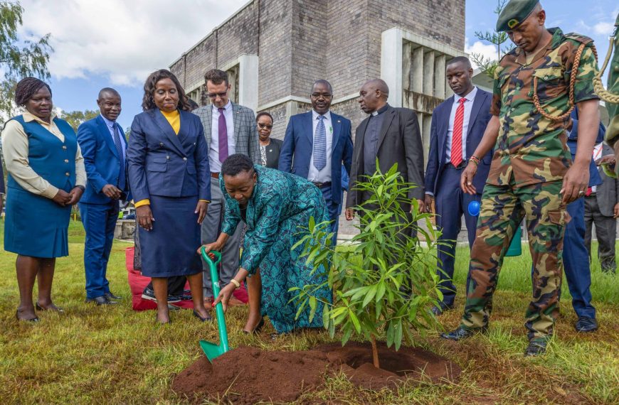 Innovate for green economy, First Lady urges students