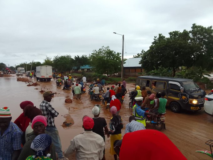 KeNHA warns motorists of rising flood waters at Tana River Bridge