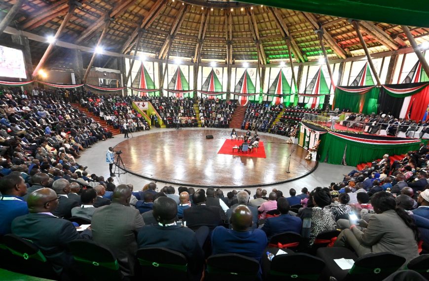 Ruto puts non-compliant state agencies on notice