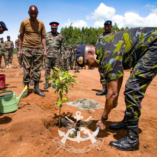 Gen Kahariri leads tree planting exercise at Recruits Training School in Eldoret » Capital News