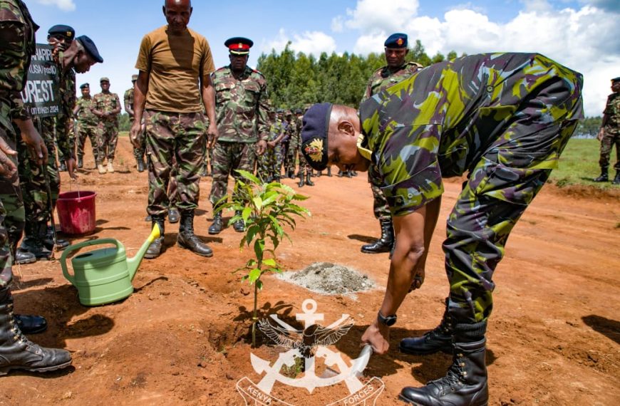 Gen Kahariri leads tree planting exercise at Recruits Training School in Eldoret » Capital News