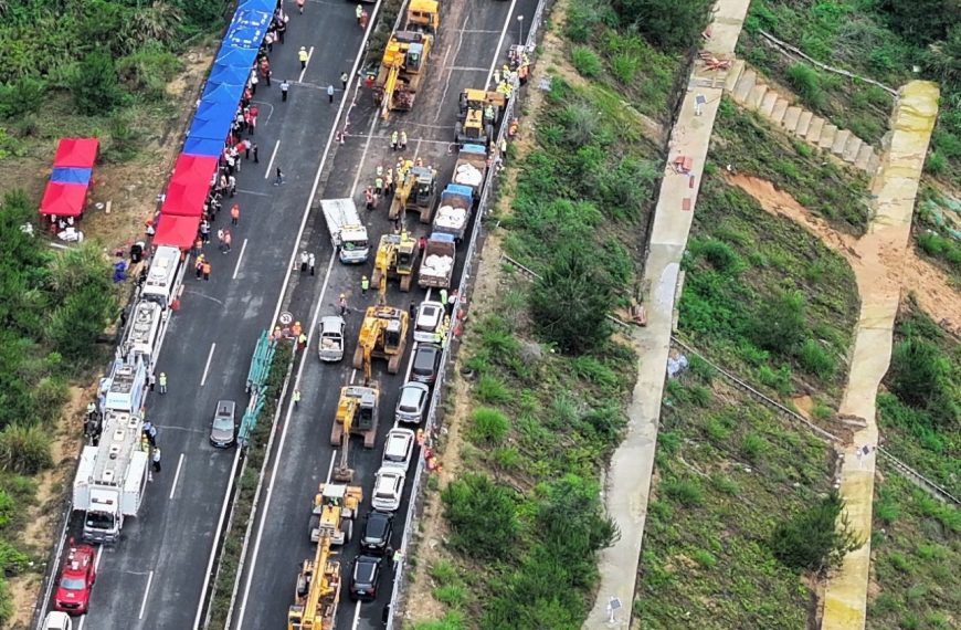 24 dead after road collapse in south China’s Guangdong » Capital News