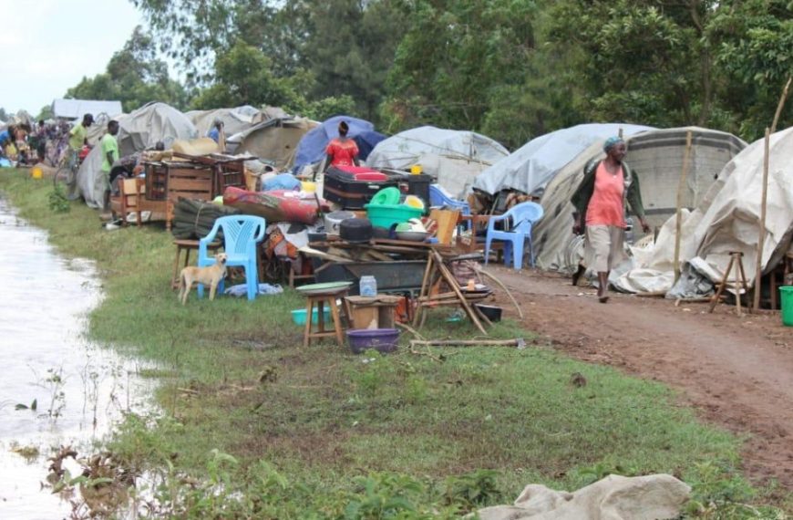 Government begins closure of flood victim camps nationwide