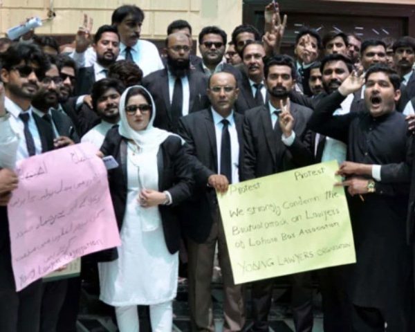 Lawyers boycott courts to protest against Lahore clashes » Capital News