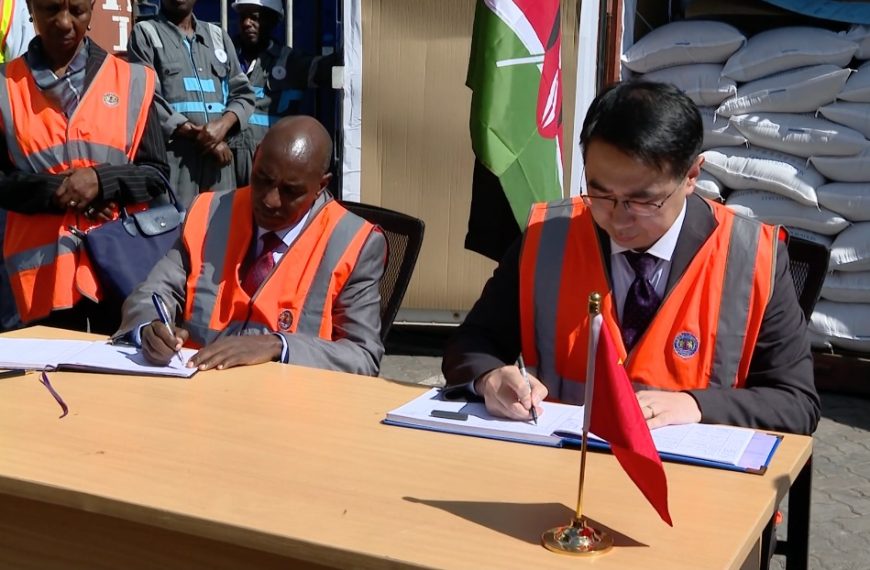 China Donates Food Supplies to Aid Kenyans Affected by Flooding » Capital News