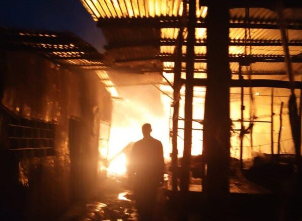 Sakaja pelted with stones during Toi market visit after fire kills 4 people » Capital News