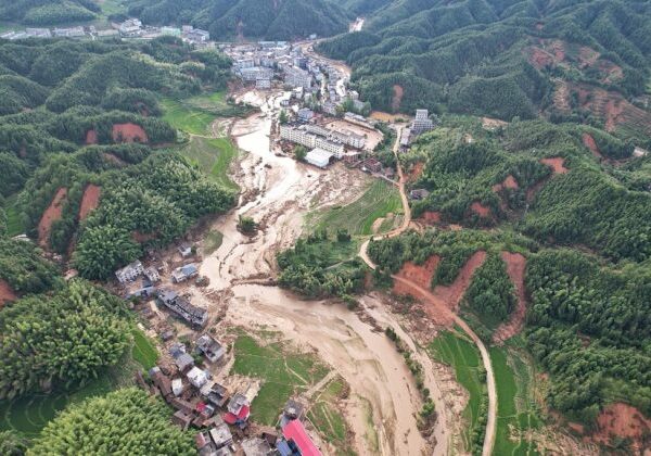 Heavy rainfall in Hunan imperils lives, wreaks havoc