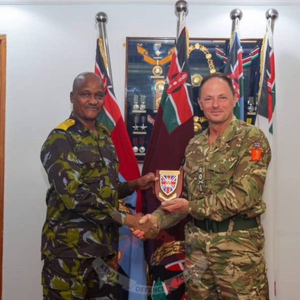 Gen Kahariri hosts UK Army Commander Gen Walker at MoD » Capital News