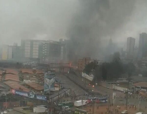 Wakulima market traders clash with police to resist relocation » Capital News