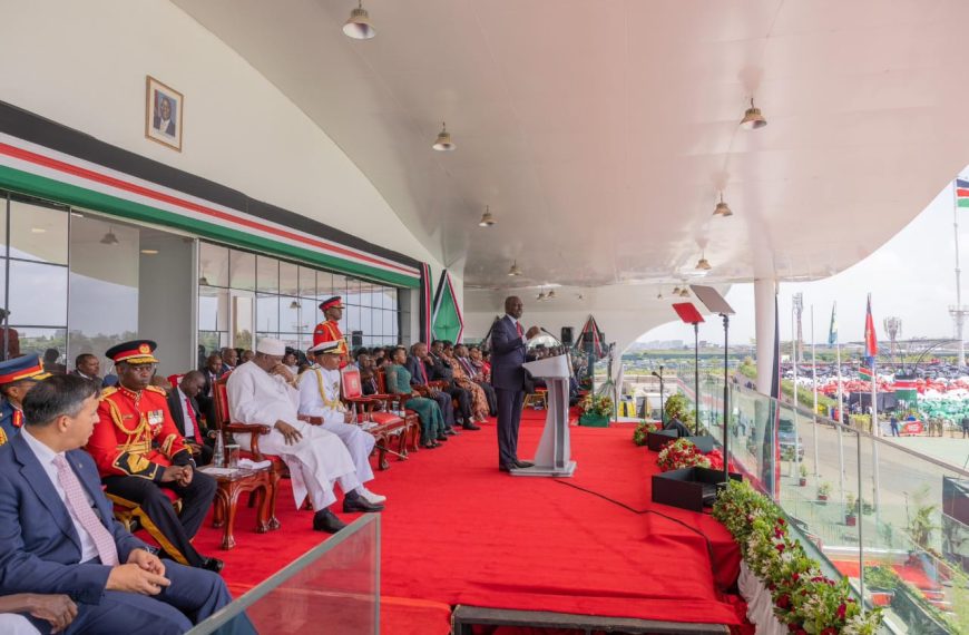 Criticise gov’t based on facts and truth, Ruto urges Kenyans