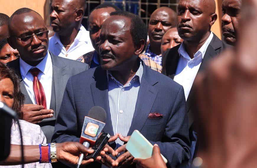 Kalonzo criticizes Gov’t over IEBC crisis during Murang’a Church visit