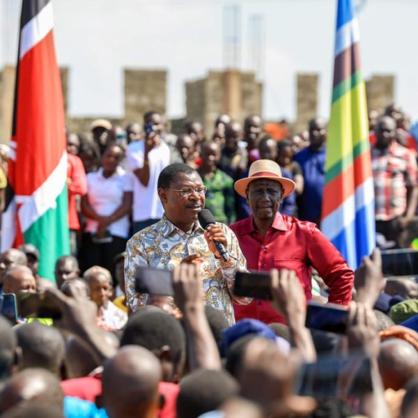 Wetang’ula warns Kalonzo on questioning bonus payout to sugarcane farmers