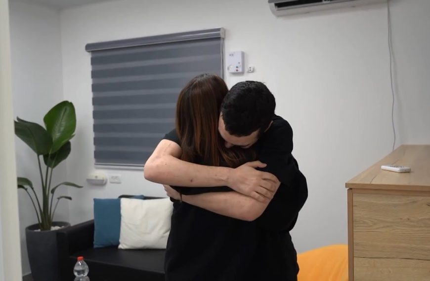 (WATCH) US-Israeli hostage Edan Alexander has emotional reunion with family following release » Capital News