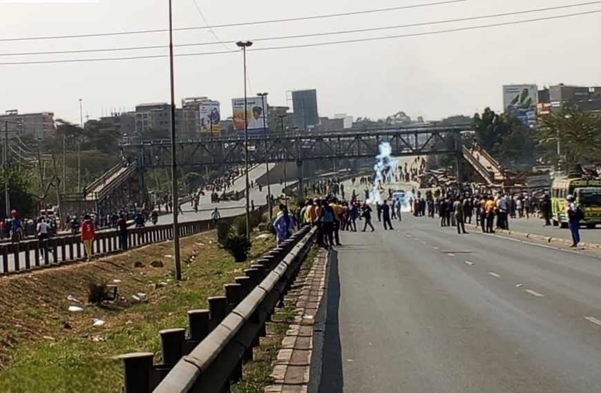 Gangs disrupt Outering Road traffic for second time in a week, police on site » Capital News