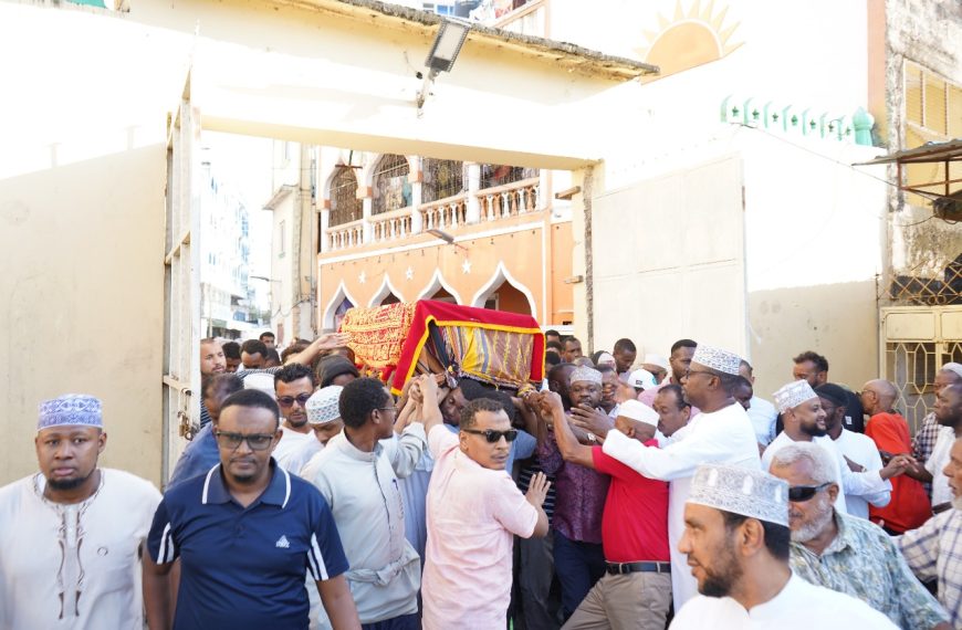 Hundreds mourn Chief Kadhi as he is laid to rest in Kikowani, Mombasa » Capital News